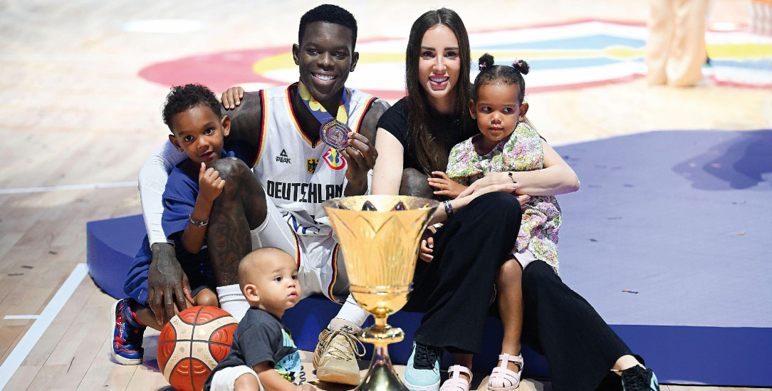 Familie Schröder: Schutzraum gegen die Welt (Foto: pa/firo Sportphoto / Intime) Familie Schröder: Schutzraum gegen die Welt (Foto: pa/firo Sportphoto / Intime)