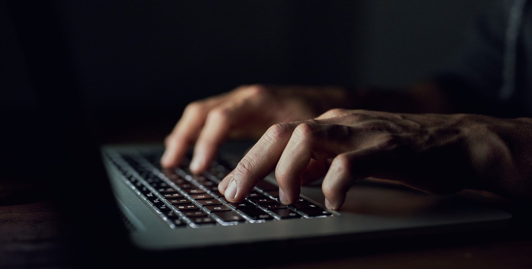 Wie ein Spinnennetz: Missbrauchstäter sind oft miteinander vernetzt.(Foto: Getty Images/iStockphoto/PeopleImages) Wie ein Spinnennetz: Missbrauchstäter sind oft miteinander vernetzt.(Foto: Getty Images/iStockphoto/PeopleImages)