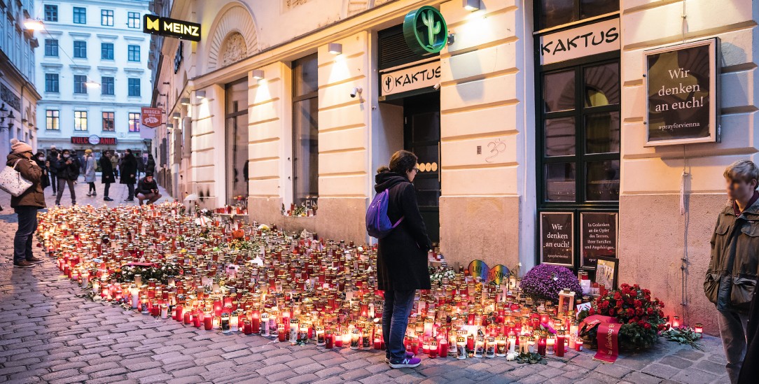 Stilles Gedenken: Blumen am Ort der Attacke in der Wiener Innenstadt (Foto: pa/Wild) Stilles Gedenken: Blumen am Ort der Attacke in der Wiener Innenstadt (Foto: pa/Wild)