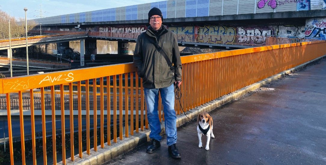 Es ist zu laut: Hans Christoph Stoodt lebt in der Nähe der Autobahn(Foto: Mathea Willmann) Es ist zu laut: Hans Christoph Stoodt lebt in der Nähe der Autobahn(Foto: Mathea Willmann)