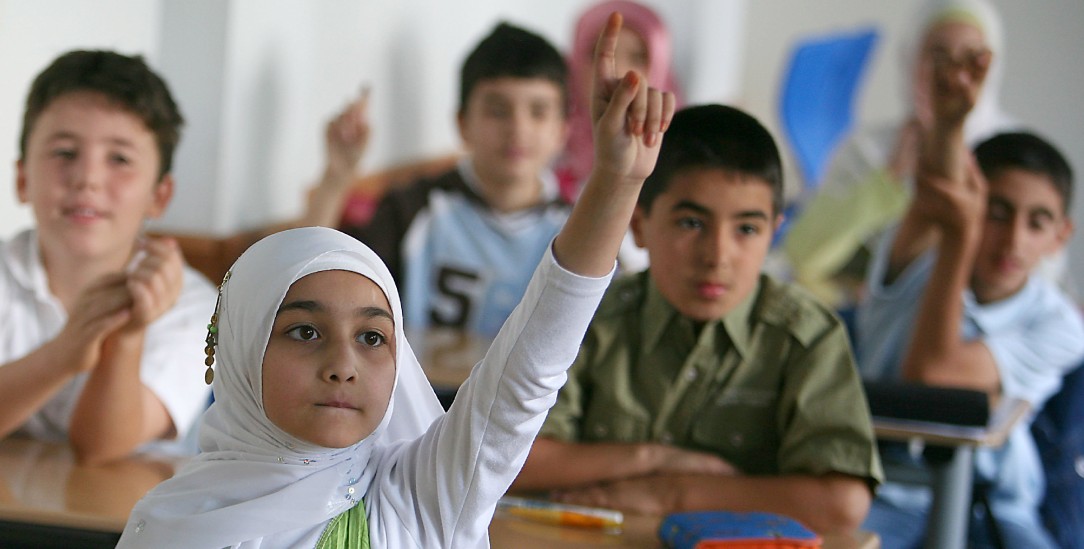 Es muss nicht gleich eine türkische Schule sein: Einige deutsche Schulen bieten Türkisch als Pflichtsprache ab der 5. Klasse an, etwa das Privatgymnasium »Dialog« in Köln (Foto: pa/Berg) Es muss nicht gleich eine türkische Schule sein: Einige deutsche Schulen bieten Türkisch als Pflichtsprache ab der 5. Klasse an, etwa das Privatgymnasium »Dialog« in Köln (Foto: pa/Berg)