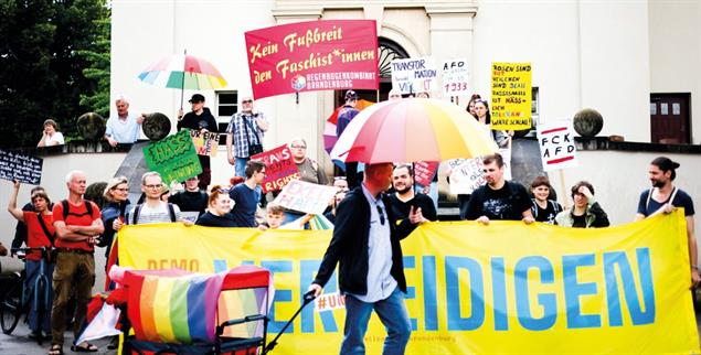 Trotz Regens gegen Rechts: Hunderte haben am 2. Juni in Cottbus demonstriert. (Foto: Margarete Blumenthal /  #Unteilbar-Südbrandenburg)