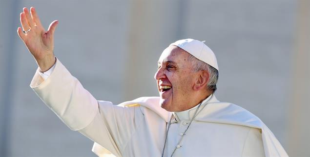 Leutselig: Papst Franziskus hatte oft gute Laune, hier bei einer Generalaudienz auf dem Petersplatz. (Foto: pa/Pressefoto Ulmer)